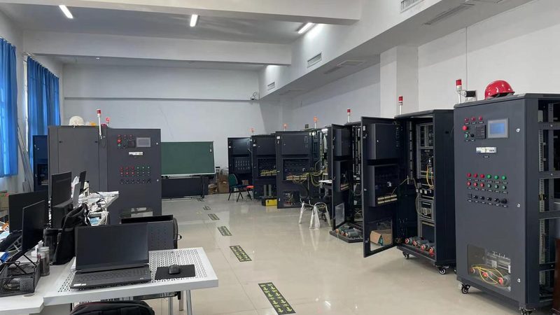 在定制行星齿轮减速机时，需要关注以下关键参数：